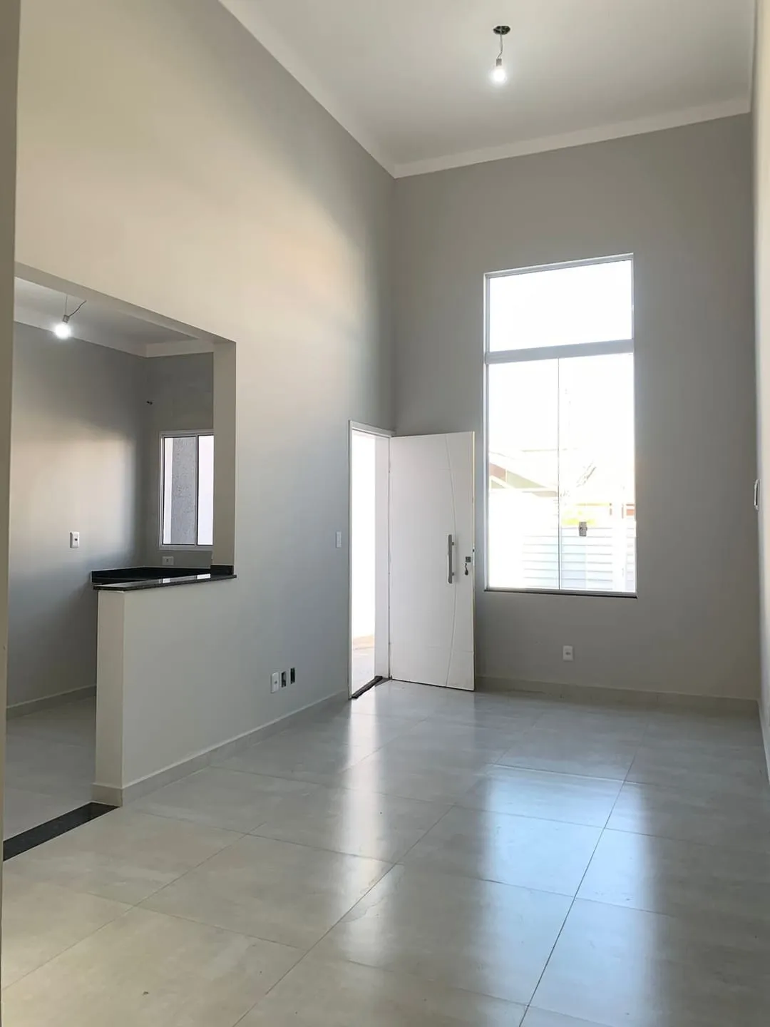 Foto do imóvel - Excelente casa possui 3 dormitórios sendo 1 suíte amplos e arejados - Pé direito duplo, na ...