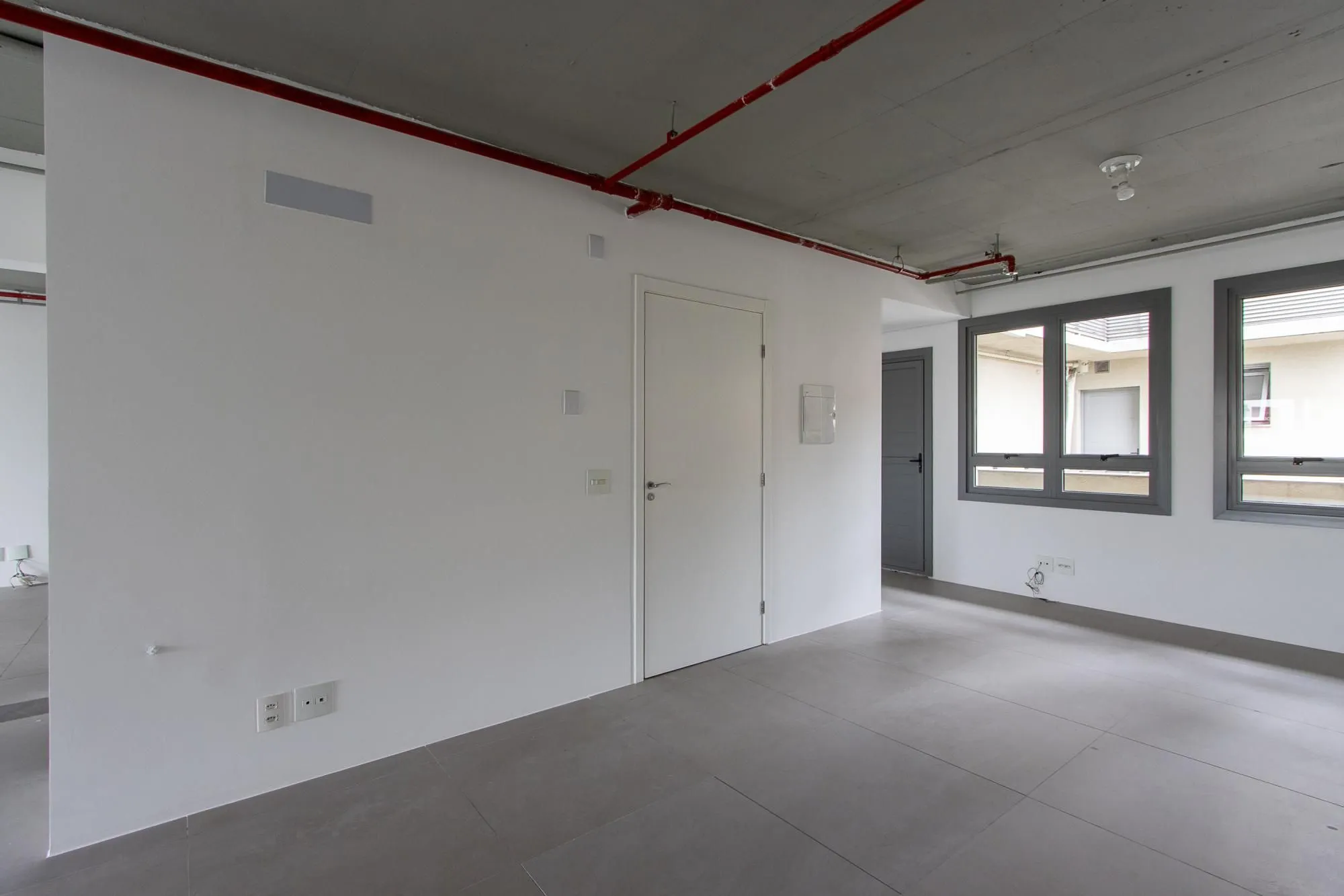Imagem Conjunto/Sala para Venda - 118.74m², 0 dormitórios, São João
