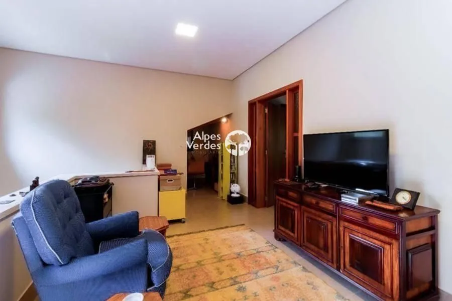 Imagem Vende-se Casa em Condominio com 4 suites a 5 minutos da Rua Coberta