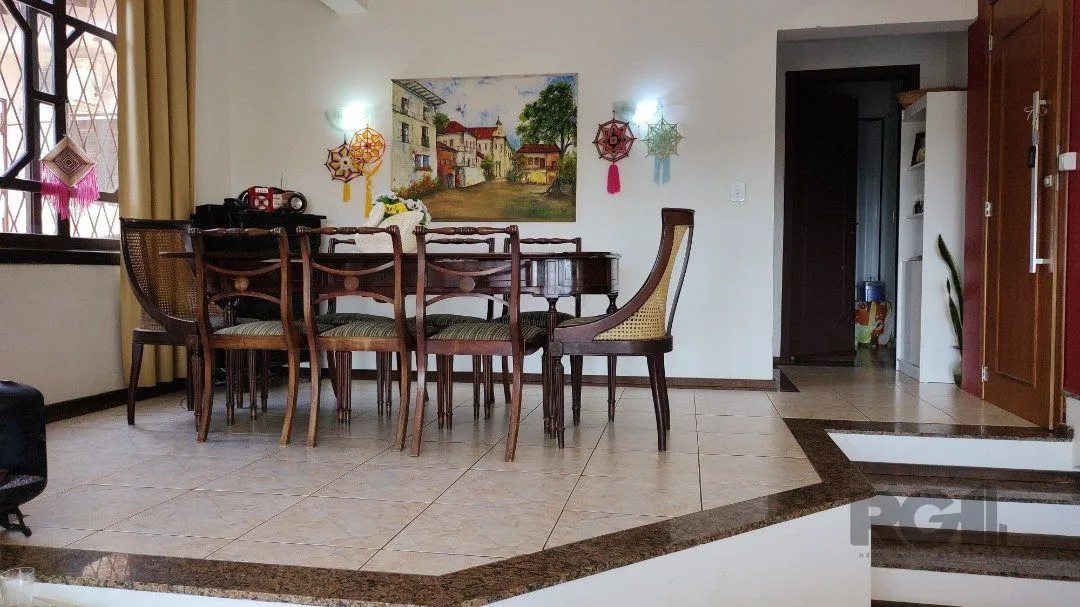 Imagem Sobrado, 5 quartos, 2 suites, pátio, 3 vagas - Bairro Vila Nova