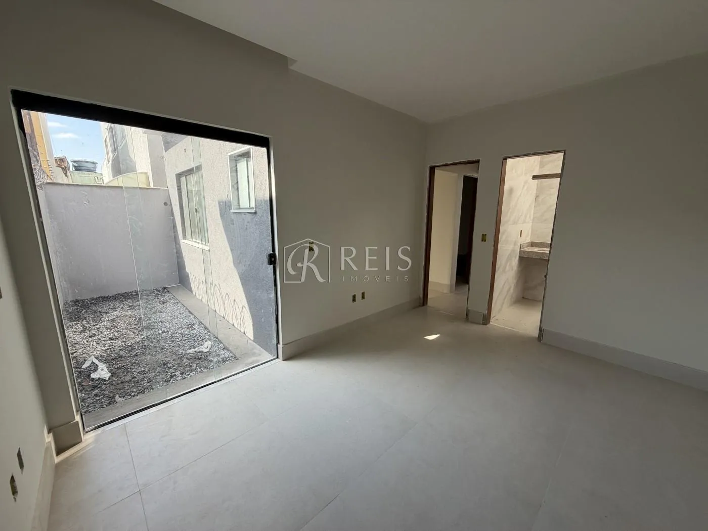 Imagem Casa para Venda em Rio das Ostras, Jardim Mariléa, 3 dormitórios, 2 suítes, 3 banheiros, 2 vagas