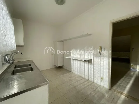 Imagem Casa bairro no Chácara da Barra em Campinas/SP. São 185m² de construção, sala estar com ar-cond...