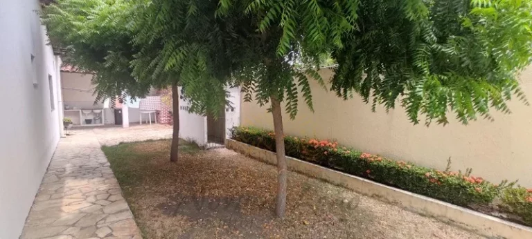 Imagem Casa TÉRREA com Piscina em via Pública à venda na Aruana, Aracaju/SE.