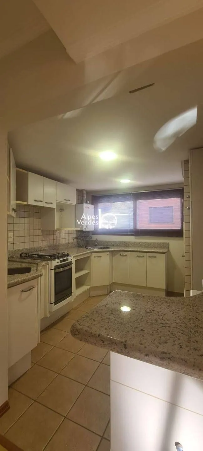 Imagem Vende-se Apartamento no Centro de Gramado-RS, com 2 quartos