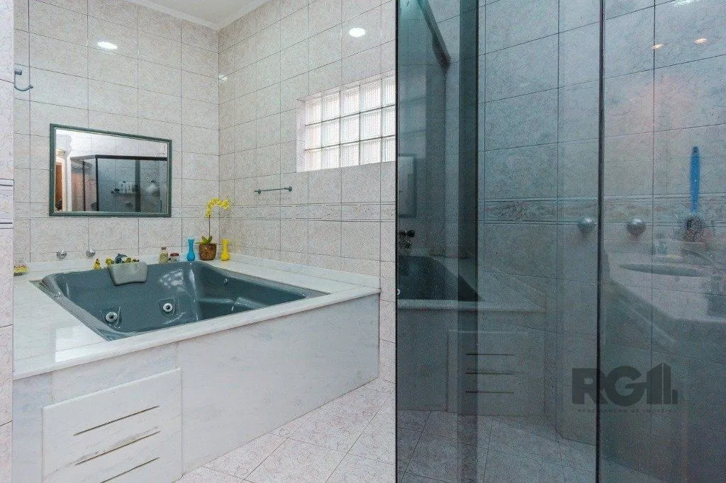 Imagem Casa com 4 dormitórios no bairro Morro Santana