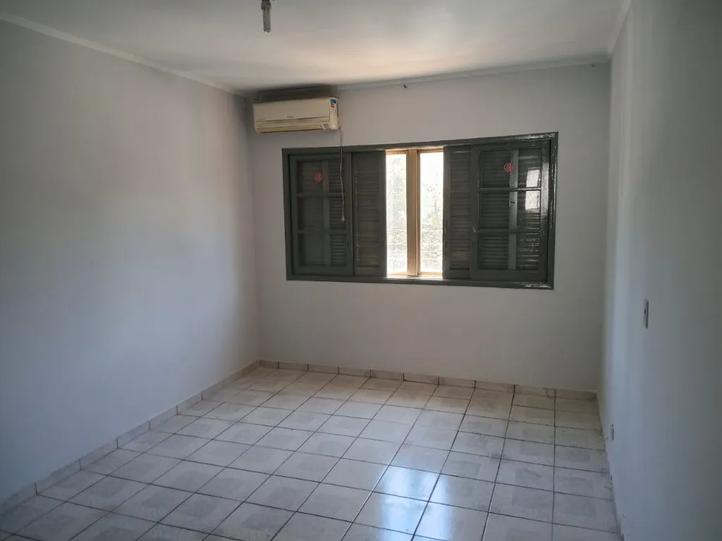 Imagem Imperdível Sobrado à Venda no Centro de Santo André-SP: 3 Quartos, 1 Suíte, 2 Banheiros, 2 Vagas, 214m²!
