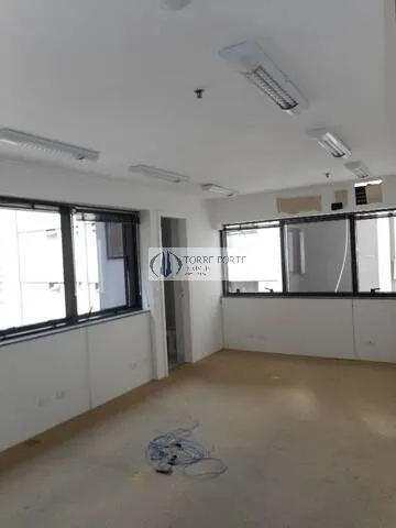 Foto do imóvel Ampla sala comercial com 86 m² em Indianópolis, 600 metros Metrô Moema em Alameda dos Jurupis