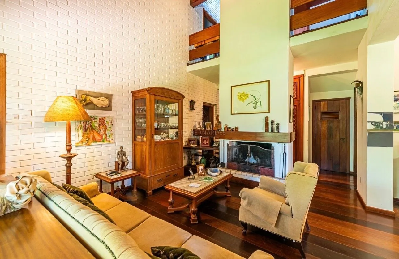 Imagem Casa com amplo terreno e grande área verde à venda no Jardim Isabel