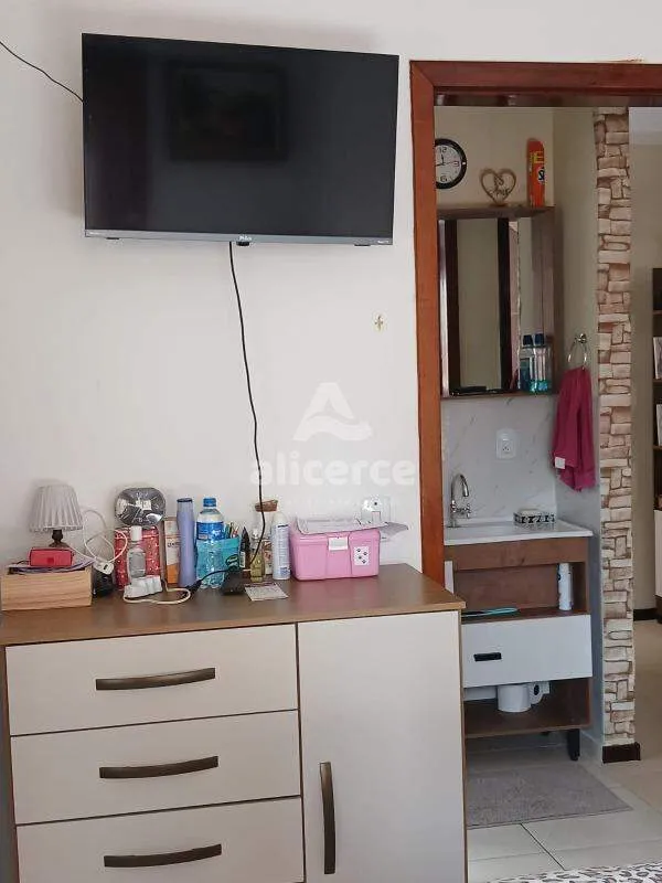 Imagem Apartamento reformado, sol da manhã, com 2 dormitórios no Real Parque