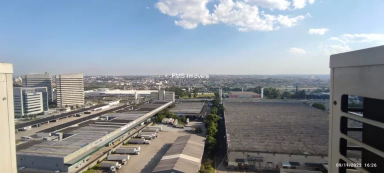 Imagem Aluga-se Meio Prédio Comercial de 6.059m² em Barueri com Elevador e Estacionamento
