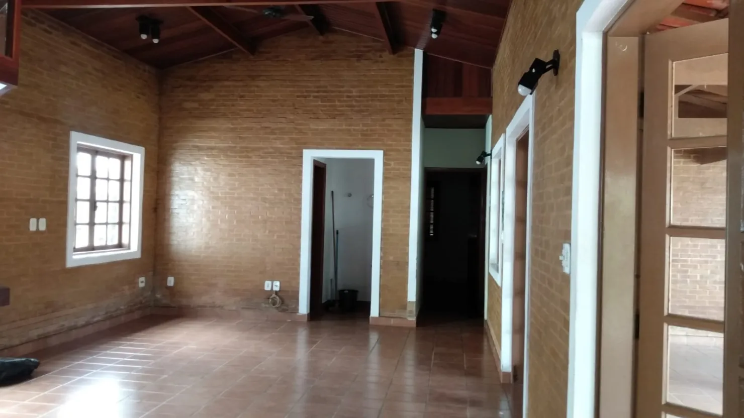 Imagem Casa à venda 2 Quartos, 2 Suites, 4 Vagas, 416M², Jardim Carolina, Ubatuba - SP