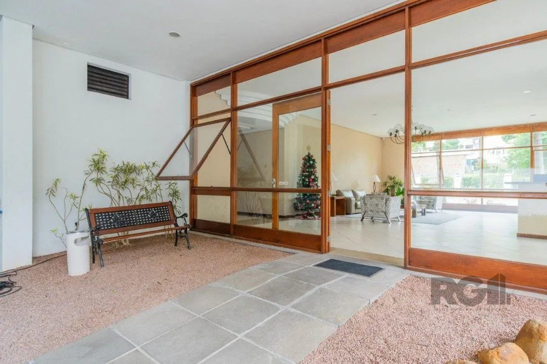 Imagem Ótimo apartamento, reformado , dois dormitórios e uma suíte, vaga escriturada.