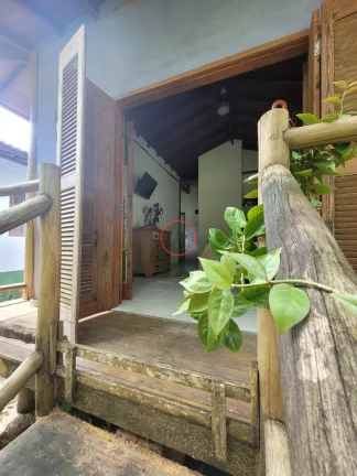 Imagem LINDA CASA, 3 SUITES C/AR COND, MUITO VERDE,DESENHO ARQUITETÔNICO e 1 STUDIO/SUÍTE EXTERNA C/ BANHEIRA DE IMERSÃO EM 900 MT ²