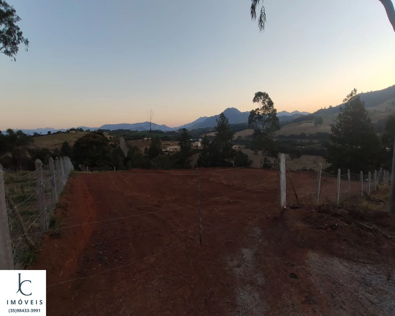 Imagem Lindas chácaras à venda , próximo a São Lourenço MG, acesso pela rodovia, a poucos metros do asfalto.