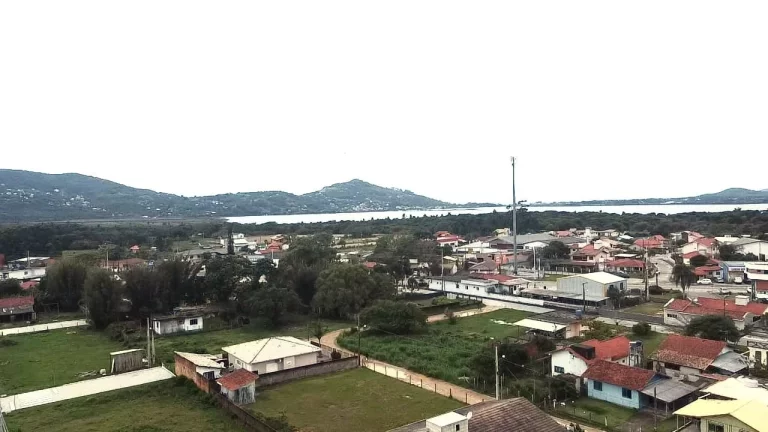 Imagem Terreno em Areias de Palhocinha, Garopaba-SC: Pronto para Construir sua Casa Ideal!