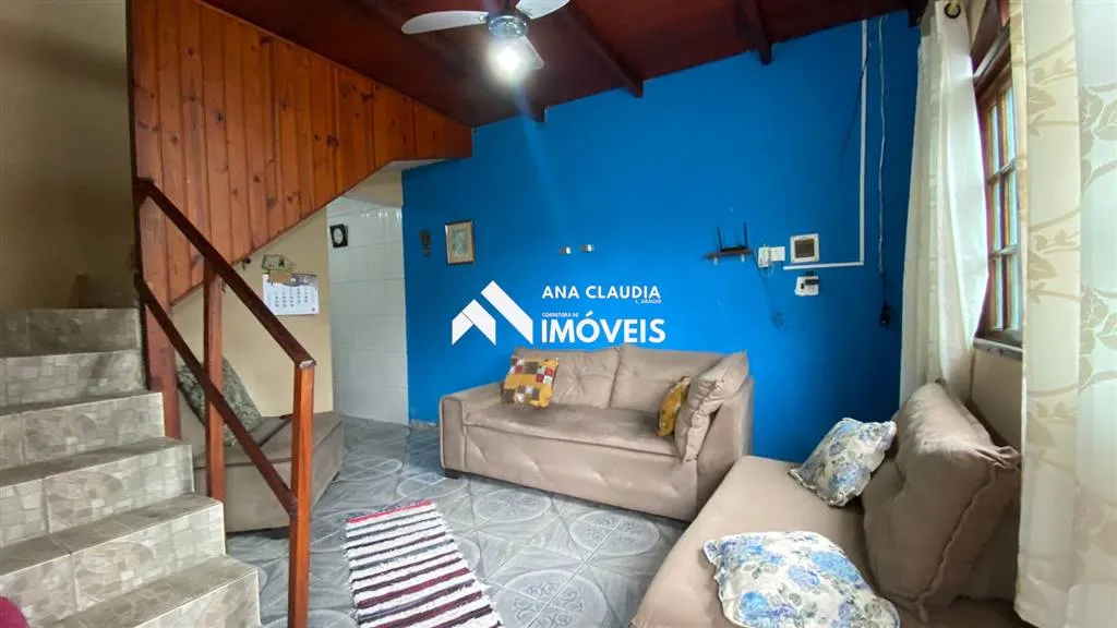 Imagem Casa a venda em Mongaguá litoral de São Paulo, ótima localização próxima a comércios da região casa de praia com jeitinho de interior.