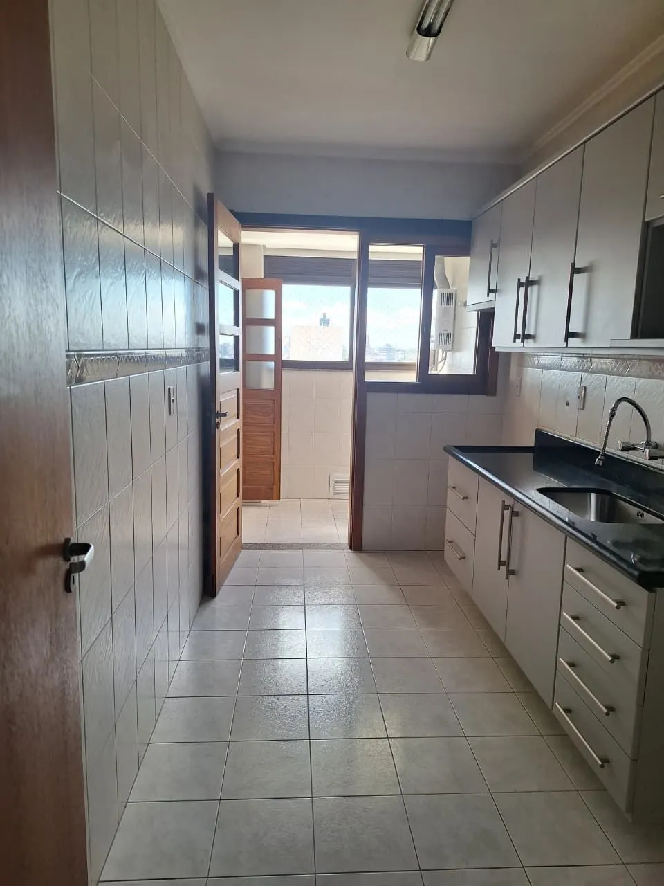 Imagem Amplo apartamento de 2D com suíte e vaga