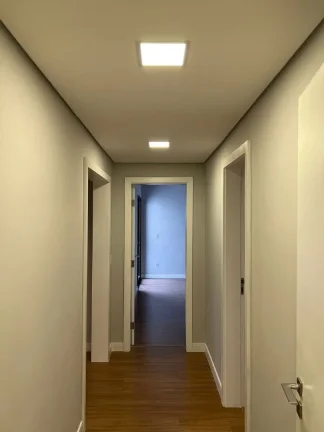 Imagem Apartamento de luxo no Morumbi: 4 quartos, 2 suítes, 3 banheiros, 5 vagas de garagem, 200m² - São Paulo-SP.
