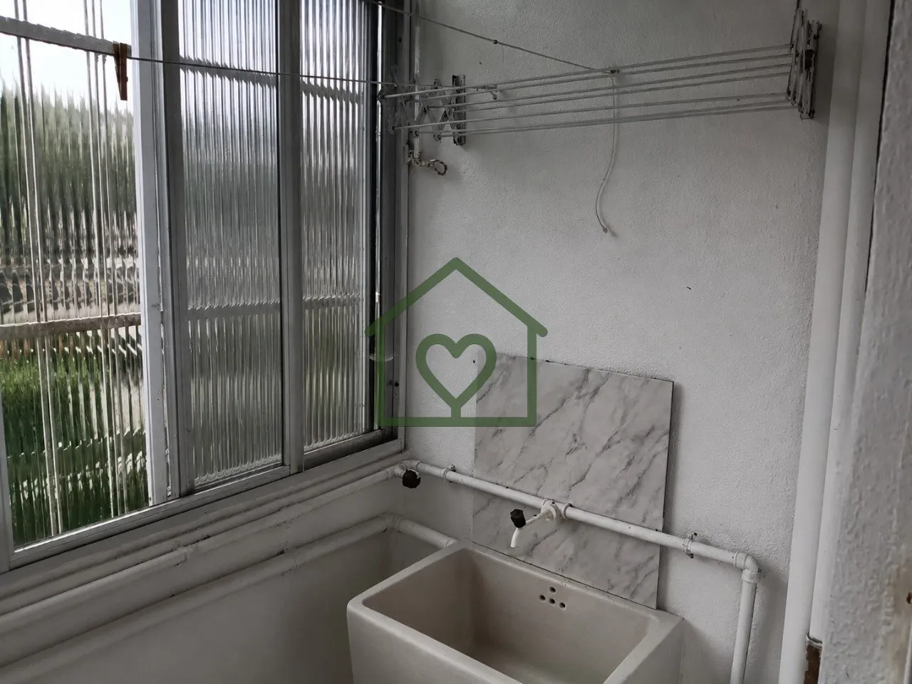 Imagem Ótima opção de apartamento JK no bairro Humaitá, localizado no térreo, com posição solar lest...