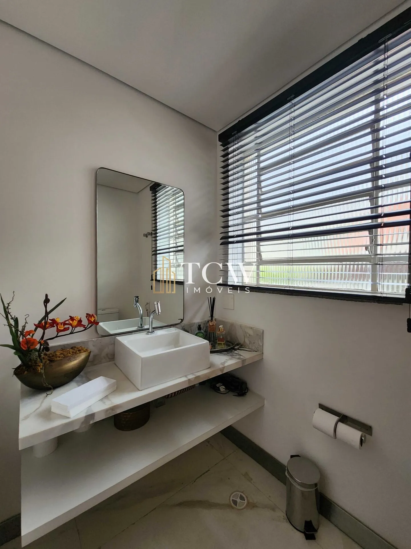 Imagem Casa Comercial á venda em Pacaembu