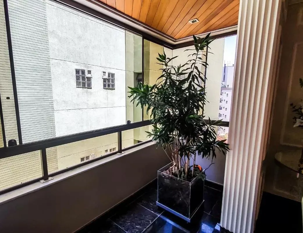 Imagem Vende-se apartamento com 3 quartos (1 suíte), 2 sacadas com churrasqueira, 132m² e 2 vagas - Auxiliadora