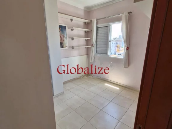 Imagem Apartamento com 3 quartos, 1 suíte e duas vagas de garagem no coração da Pompeia, em Santos. Valor R$ 1.120.000,00.