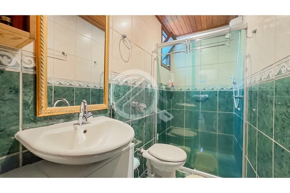 Imagem No Bairro Petrópolis, na Rua Dona Eugênia nº 964, apartamento térreo elevado com pátio, 1 dormi...