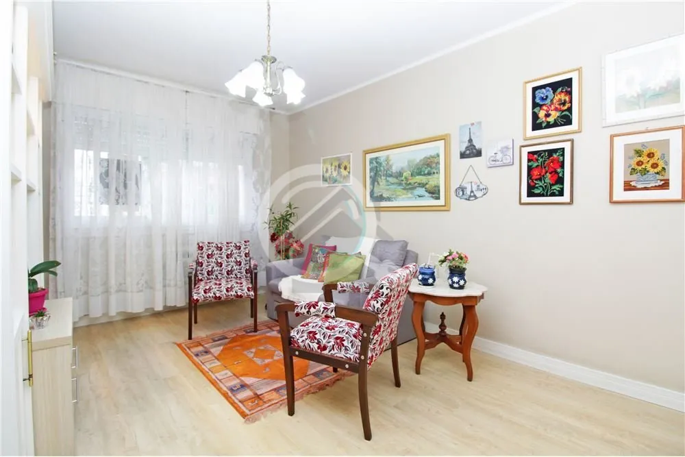 Imagem Venha conhecer este incrível apartamento semimobiliado, arejado e com ventilação natural! São tr...