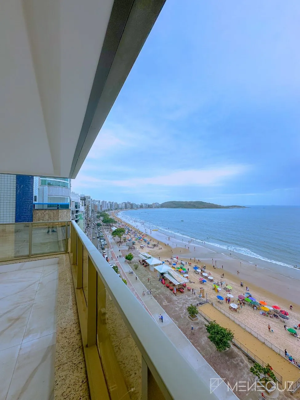 Imagem Amplo apartamento com 4 suítes de frente total para o mar da Praia do Morro em Guarapari