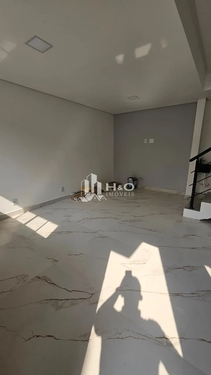 Imagem Sobrado à Venda com 2 Dormitórios, 2 Vagas e Quintal - 90m² - R$ 479.000 - Vila Campanela