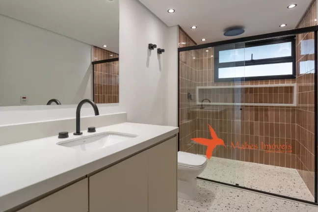 Imagem Espaçoso Apartamento de Reformado com 3 quartos (sendo 2 Suítes) em Cerqueira C?(C)sar, São Paulo - 220,95m e 2 Vagas de Garagem!