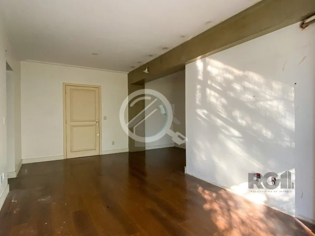 Imagem Apartamento de 75m², 2 dormitórios, living amplo em L com sacada integrada, churrasqueira na sacad...