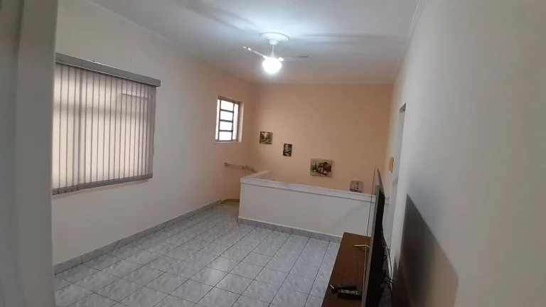 Imagem Sobreposta Alta, com Garagem Fechada, Ponta da Praia