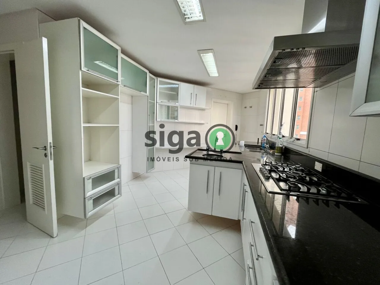 Imagem Apartamento de 260m2, com 4 suítes e 4 vagas no coração do Panamby