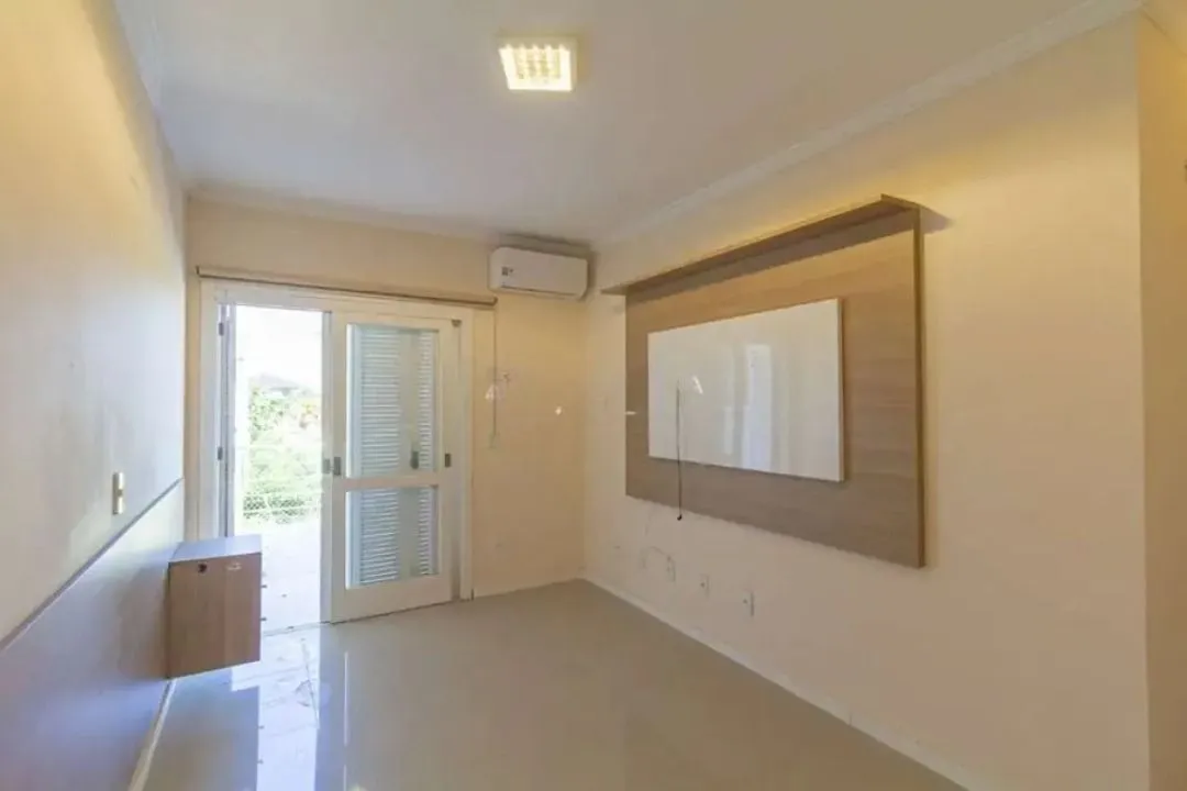 Imagem Casa a venda no bairro Moinhos de vento / Canoas RS com 4 quartos / 1 suite / 2 banheiros / 2 vagas