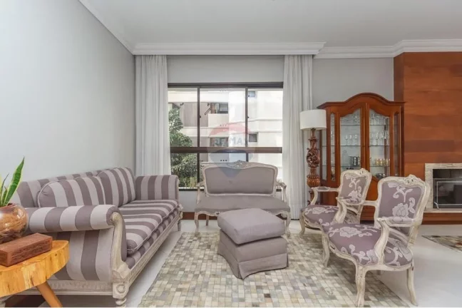 Imagem Excelente Apartamento 176m², 3 suítes, 3 salas, 3 vagas, depósito, elevador privativo e muito mais.