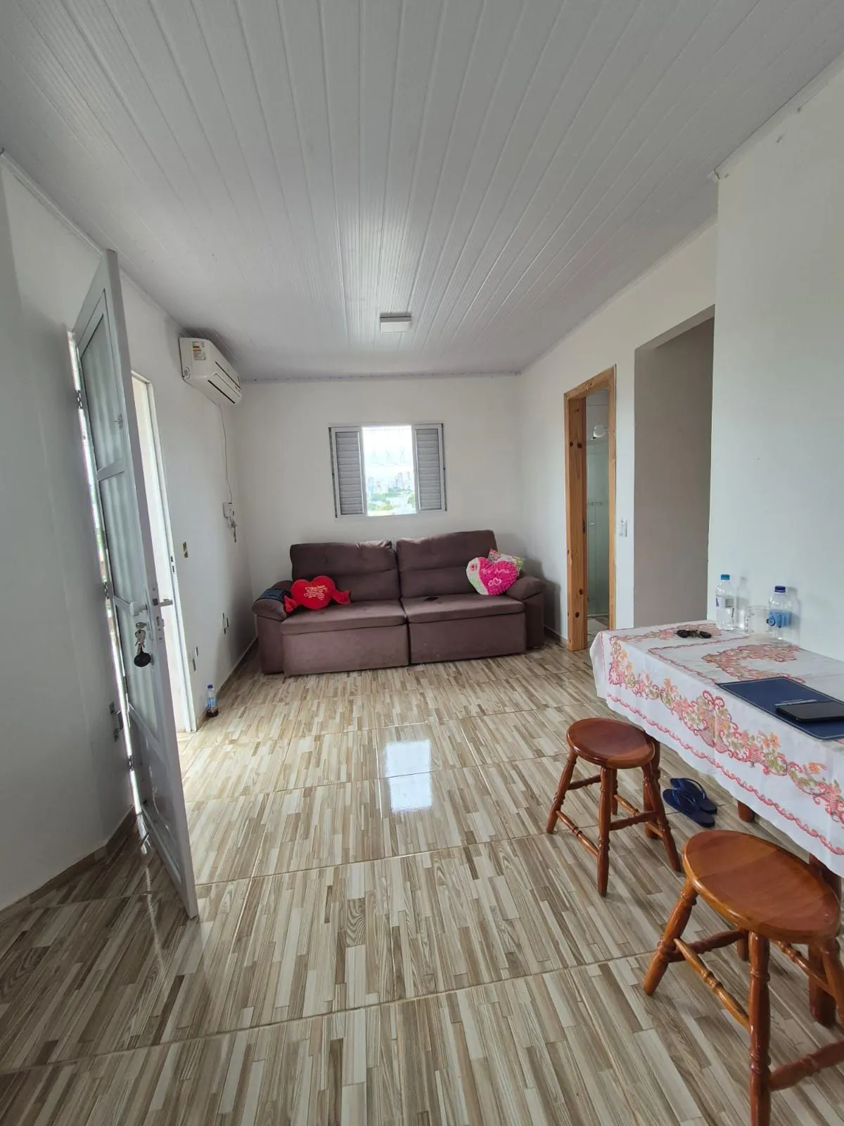 Imagem Belíssima casa de 2 dormitórios com um amplo pátio na cidade de Passo Fundo