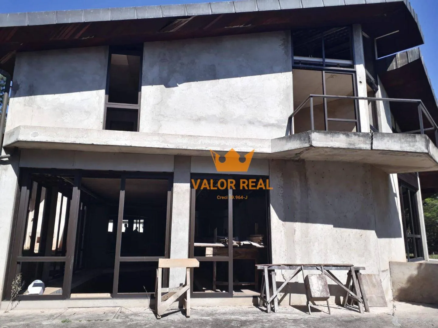 Imagem Magnifica casa em construção de alto padrão, possuindo 3.005m e mais 796m de área construida , possuindo um excelente design.