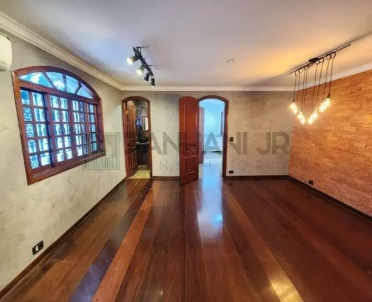 Imagem Casa de Luxo à Venda ou Locação em Jardim Paulista, São Paulo-SP: 3 quartos, 3 suítes, 3 salas, 5 banheiros, 4 vagas, 240 m².