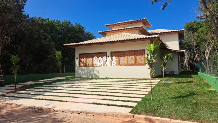 Imagem Casa de Luxo em Condomínio na Praia Rasa: 5 Quartos, 5 Suítes e 260m² em Armação dos Búzios-RJ