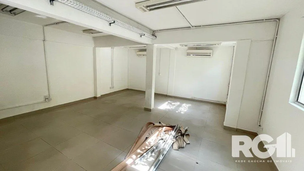Imagem Prédio Comercial Imponente com 1.200m² na Zona Norte de Porto Alegre