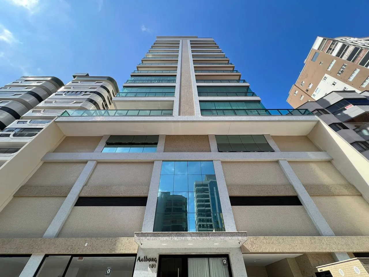 Foto do imóvel Apartamento à venda com 143.8m2 por R$ 1.800.000,00