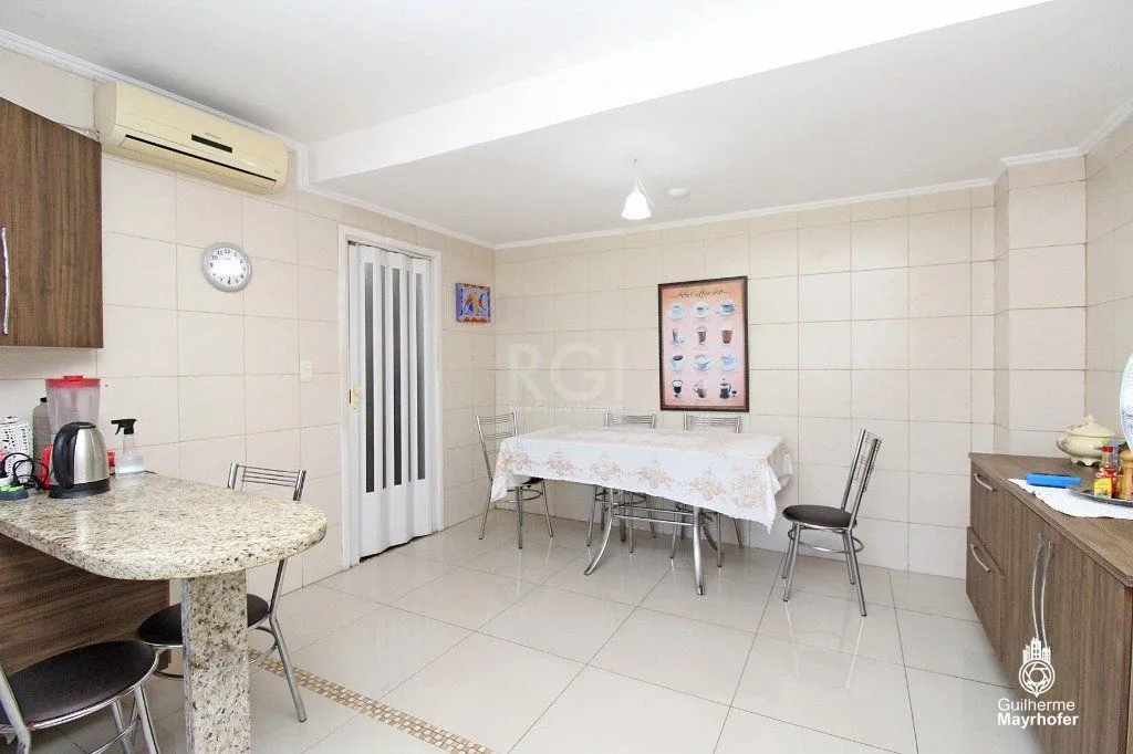 Imagem Casa para Venda - 202m², 4 dormitórios, sendo 1 suites, 3 vagas - Petrópolis