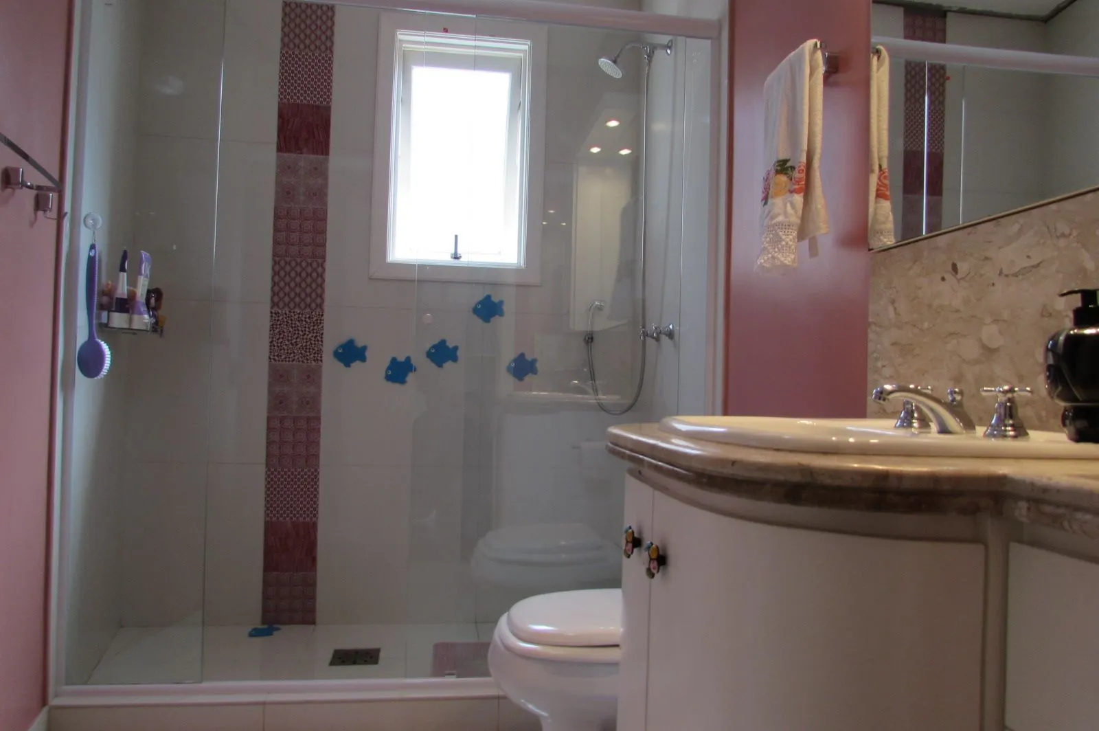 Imagem Casa em condomínio com 3 dormitórios, suíte e 2 vagas