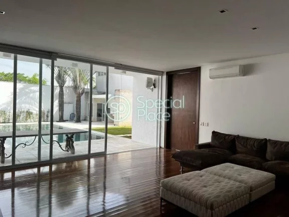 Imagem Casa com 850m² de área construída num terreno de 1.125m², Com projeto arquitetônico de João Ar...