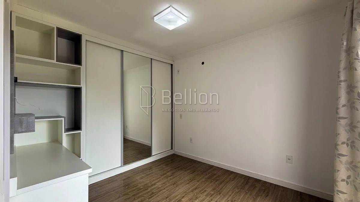 Imagem Sobrado com suíte e closet no bairro Quintino em Timbó