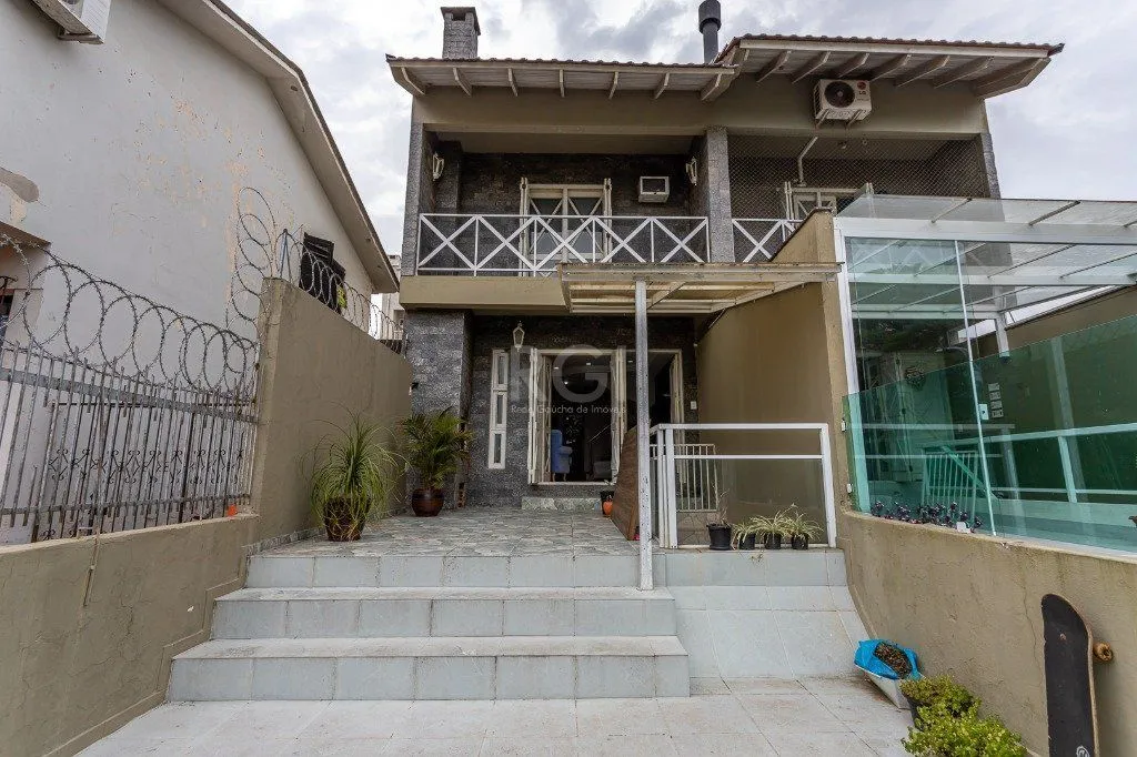 Imagem Sobrado para Venda - 171.64m², 3 dormitórios, sendo 1 suites, 2 vagas - Jardim Itu