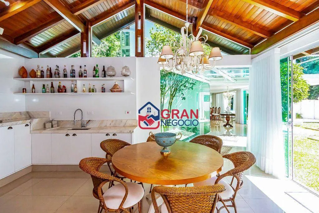 Imagem Casa em condomínio à venda, 4 suítes e 7 vagas