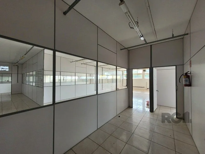 Imagem MÁFFER IMÓVEIS ALUGA - PRÉDIO COMERCIAL DE GRANDE PORTE Av. Missões, 06 - Bairro Navegantes | Porto Alegre