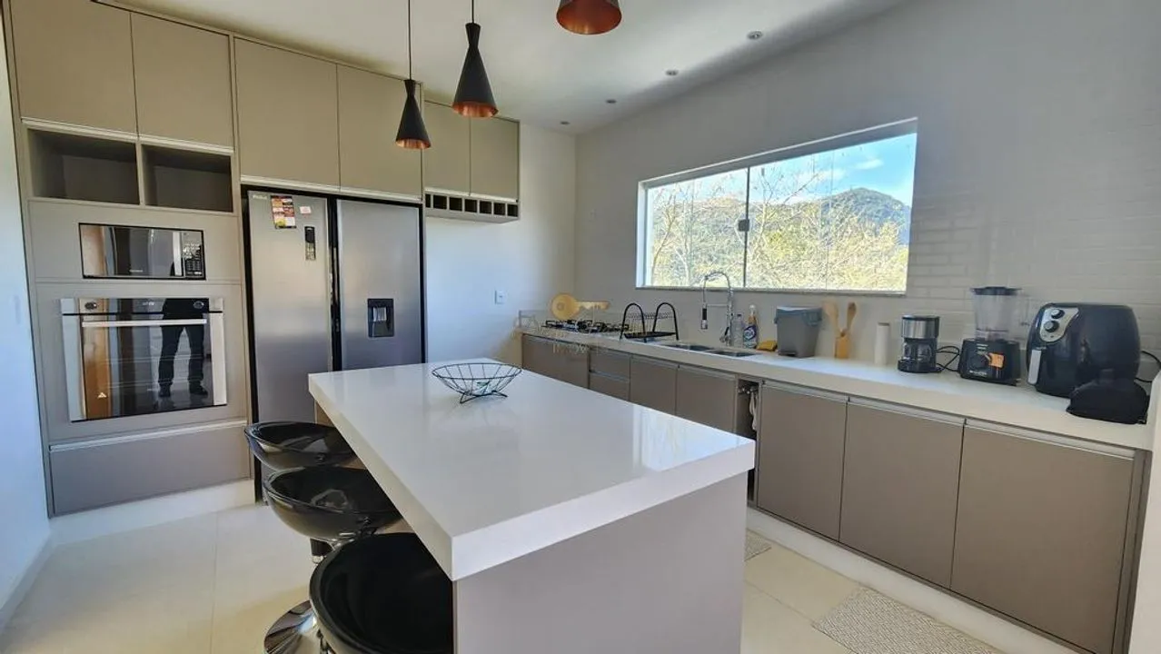 Imagem Casa em Condomínio para Venda em Teresópolis / RJ no bairro Albuquerque